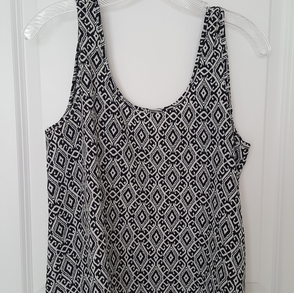 One clothing patterned Tank - Picture 3 of 4